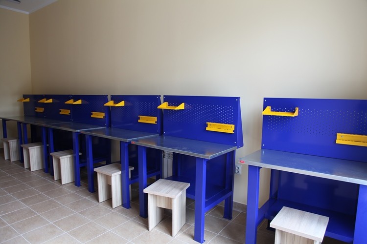 Верстак-стол бестумбовый ВП-1 с экраном купить в Казани