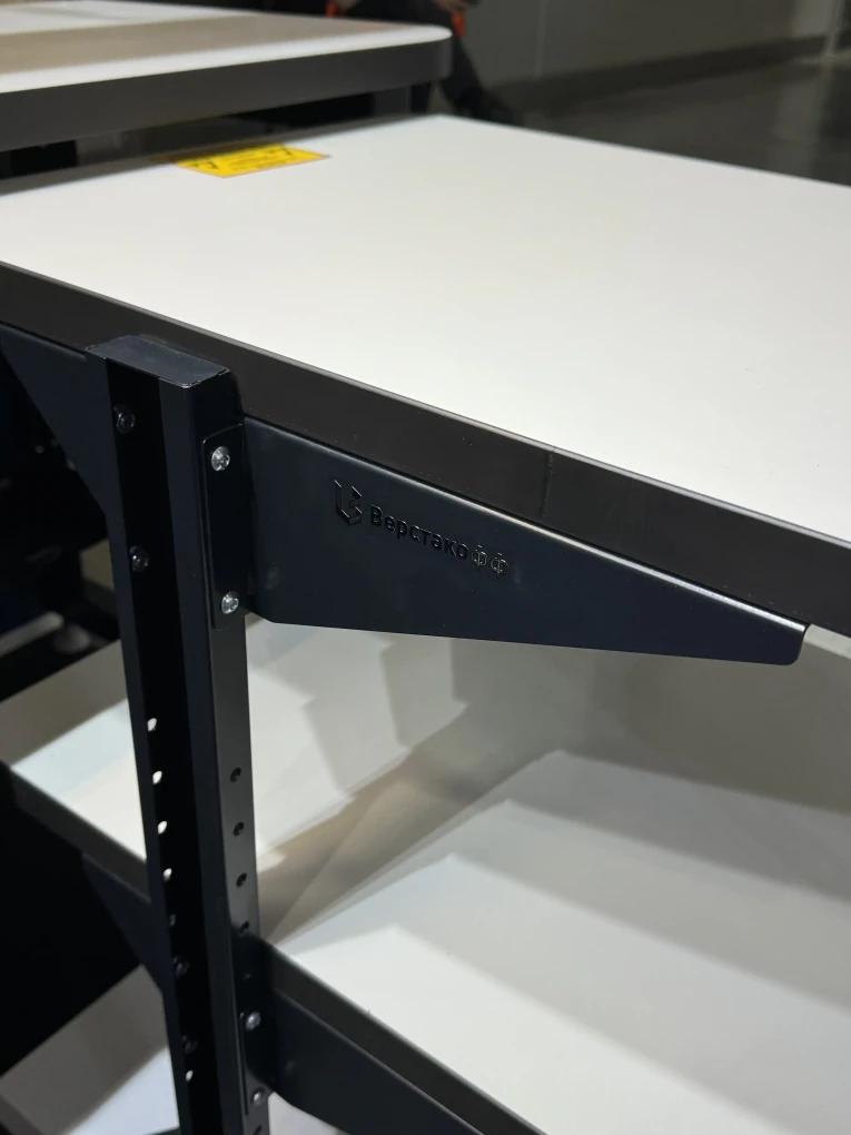 Подкатной антистатический стол SPC A купить в Казани Подкатной антистатический стол SPC A купить в Казани